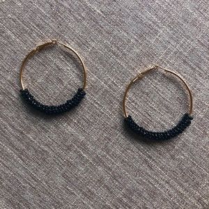 Tres Femmes earrings.